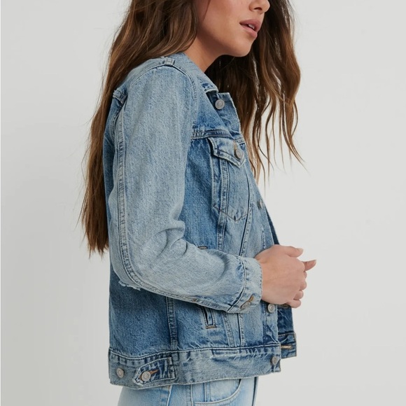 Lucky Brand ‘Tomboy Denim Trucker’ Distressed Denim Jacket in ‘Cumberland River’ - Picture 4 of 13